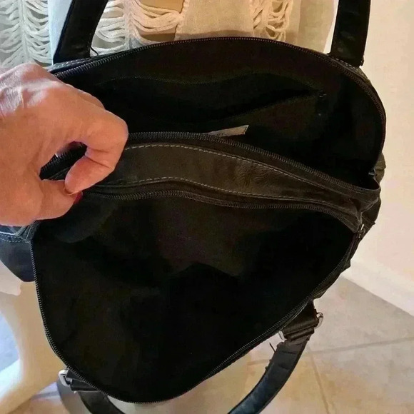 Handbag Nine West, black leather,  roomy 2 zippered sides - Picture 9 of 9